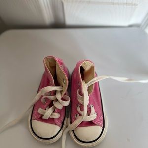 Toddler size 4 converse all star chuck Taylor, high tops